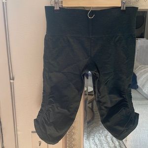 Lululemon Green High Cropped legging. Size 10